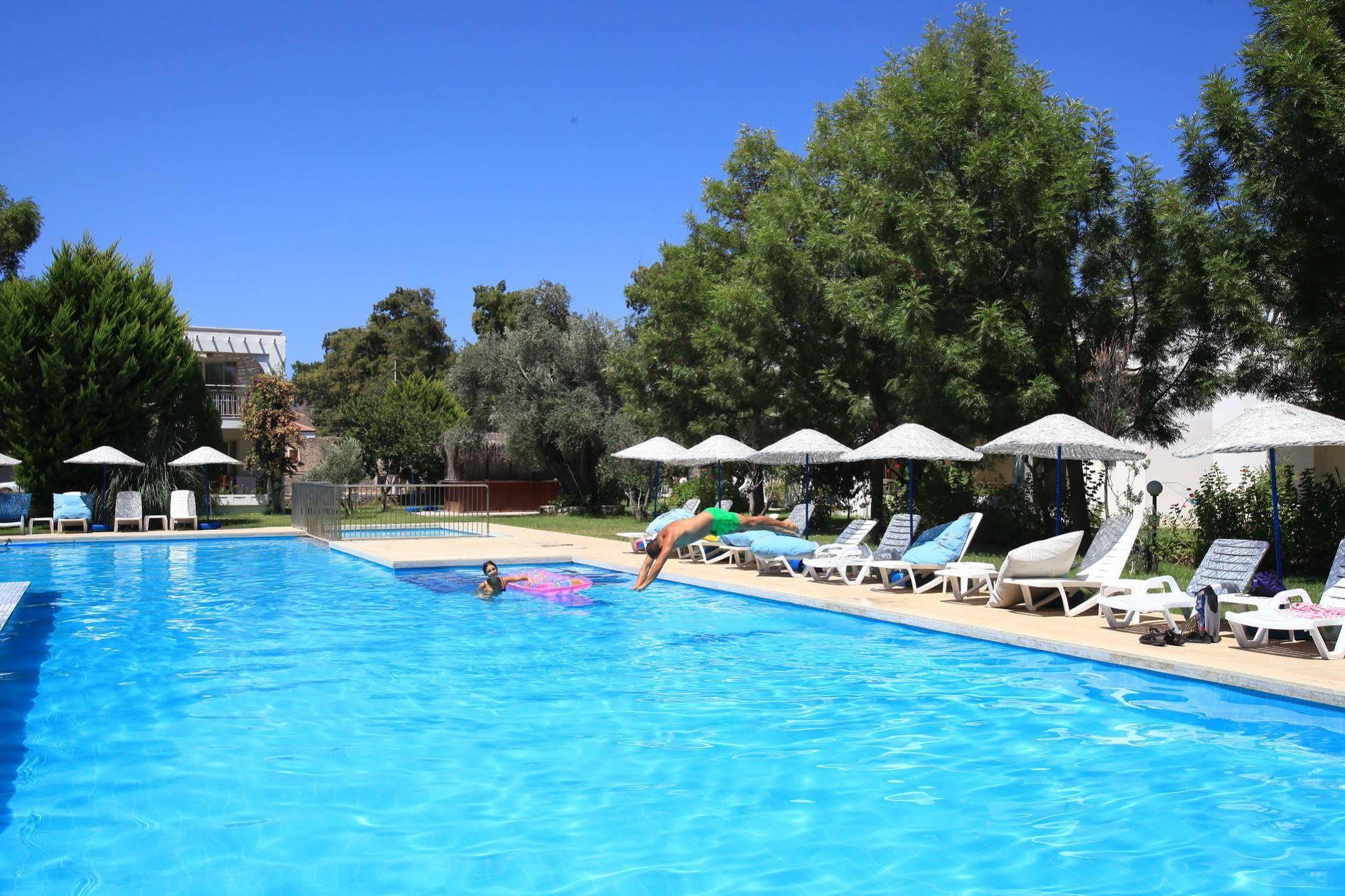 Muskebi Apart Otel Ortakent Esterno foto