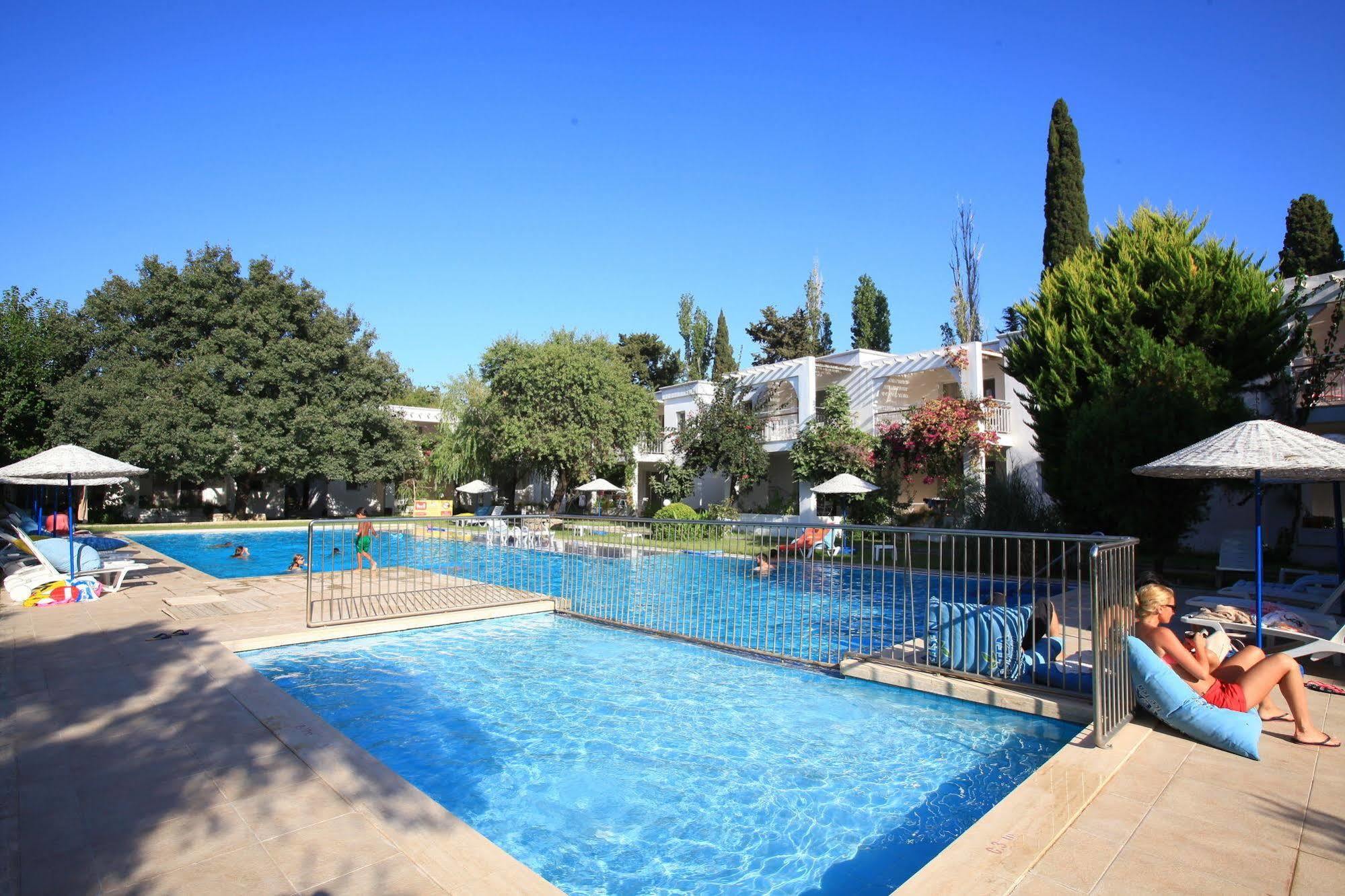 Muskebi Apart Otel Ortakent Esterno foto